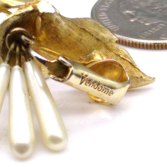 Vintage Vendome Brushed Leaf Earrings with Elongated Teardrop Pearl Dangles - Picture 5 of 5